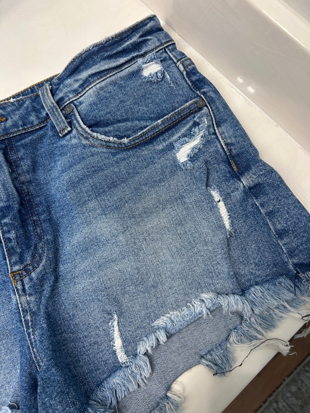 Kut From The Kloth High Rise Jane Denim Frayed Hem Shorts NWOT, 8 - Picture 10 of 10